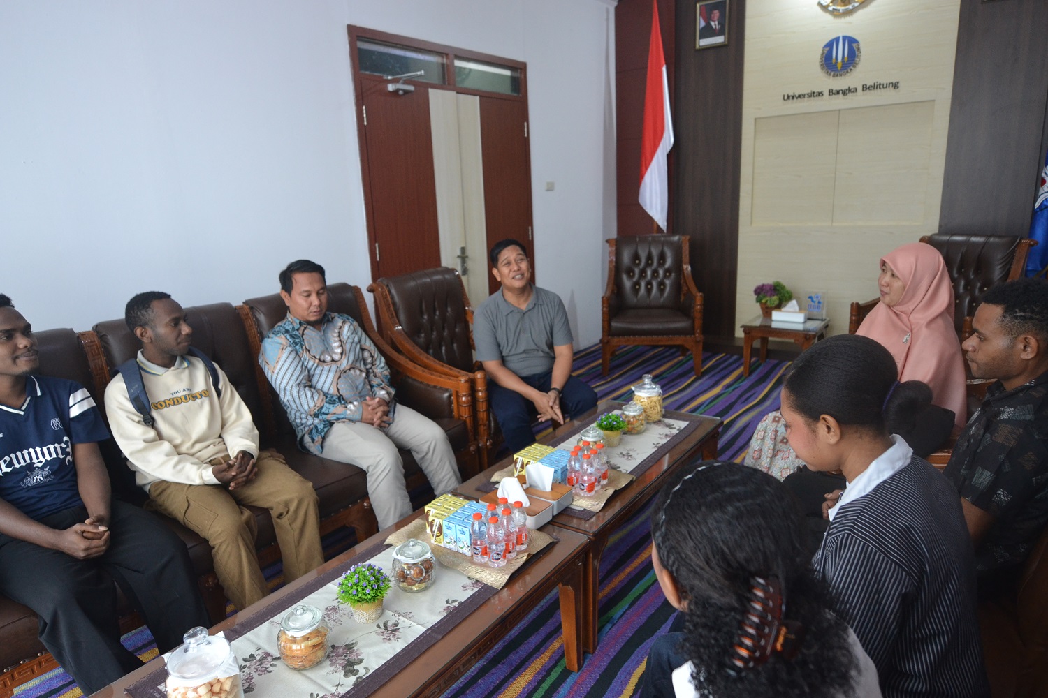 Lima Mahasiswa Asal Papua Jadi Bagian Keluarga Besar UBB Rektor Tekankan Target Studi dan Masa Depan